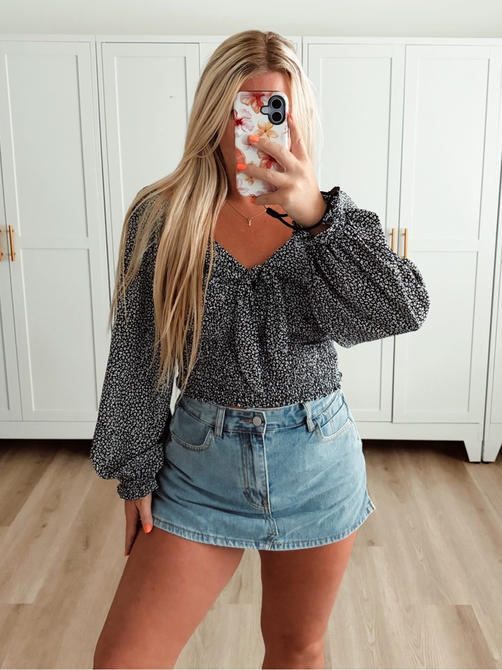 🆕 NWT Black and white spotted front tie long sleeve crop top
